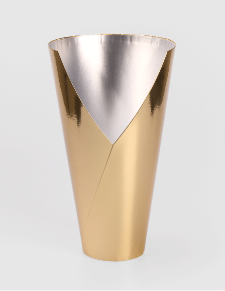 Vase en carton imperméable.